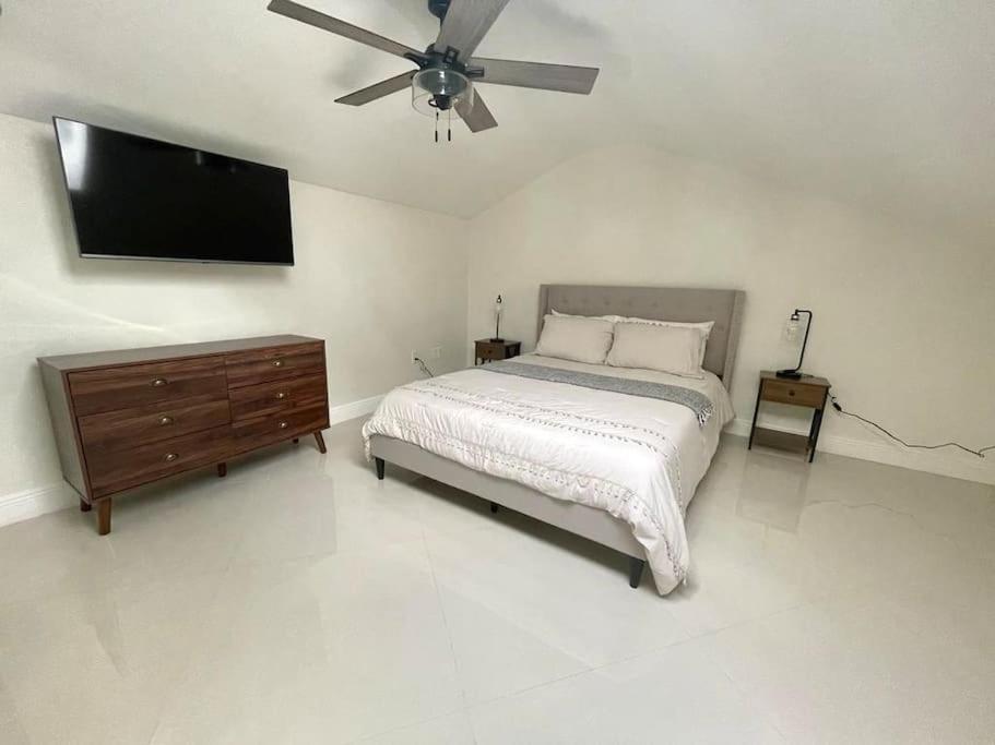 Stylish 3/2 Getaway! Near Theme Parks! Villa เลคแลนด์ ภายนอก รูปภาพ